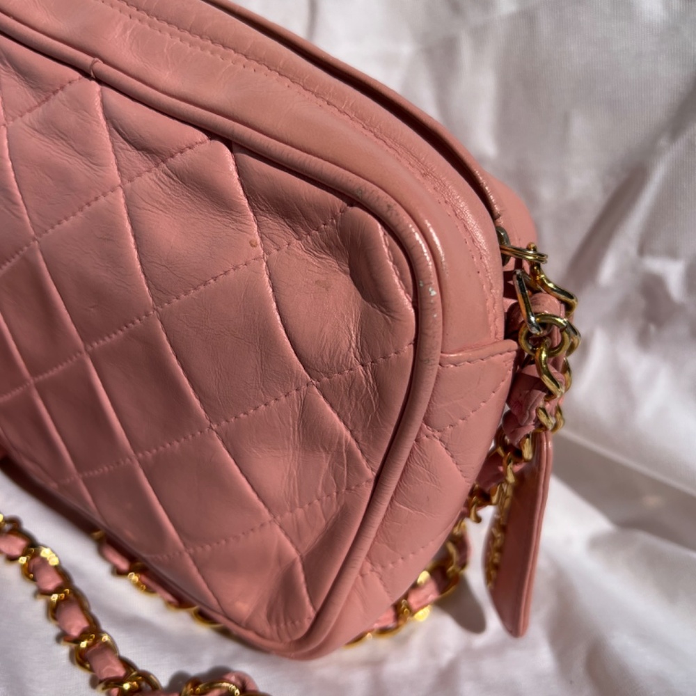CHANEL Pink Quilted Lambskin Crossbody Bag with Gold Chain - Picture 4 of 13